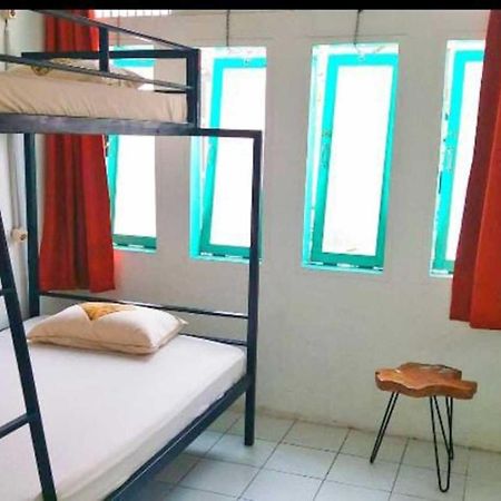 Laura'S Backpacker 523 Hostel Джокякарта Екстериор снимка