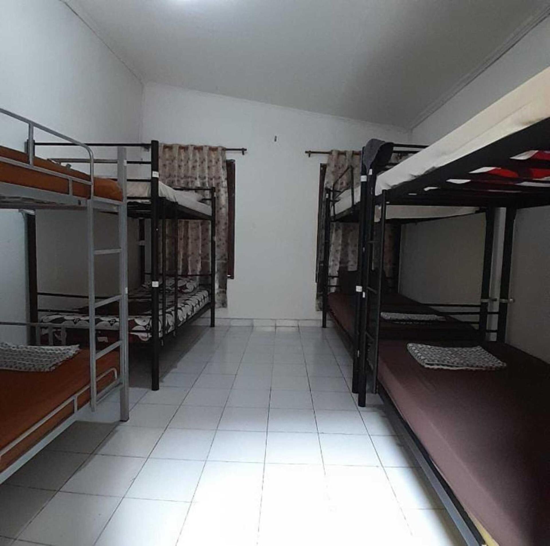 Laura'S Backpacker 523 Hostel Джокякарта Екстериор снимка